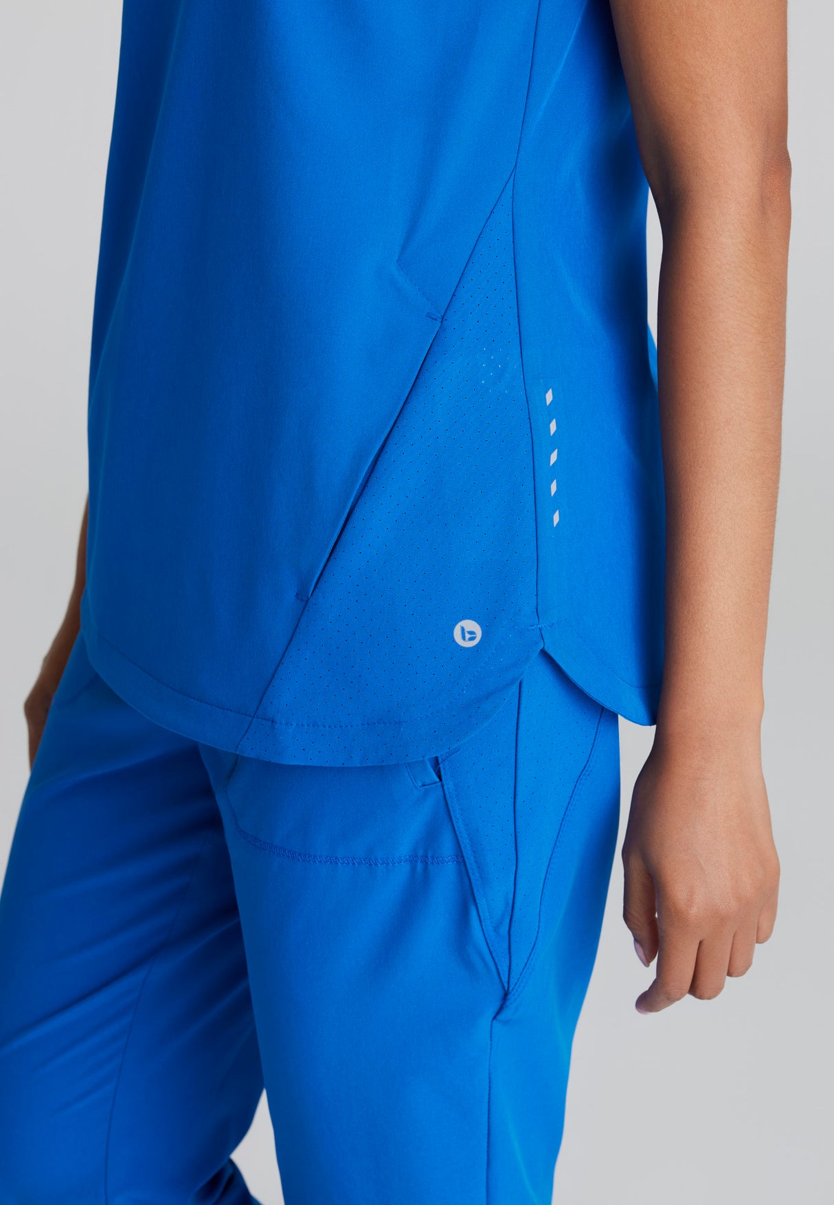 Barco One Women's Flux 2-Pocket Banded Zip Collar Top