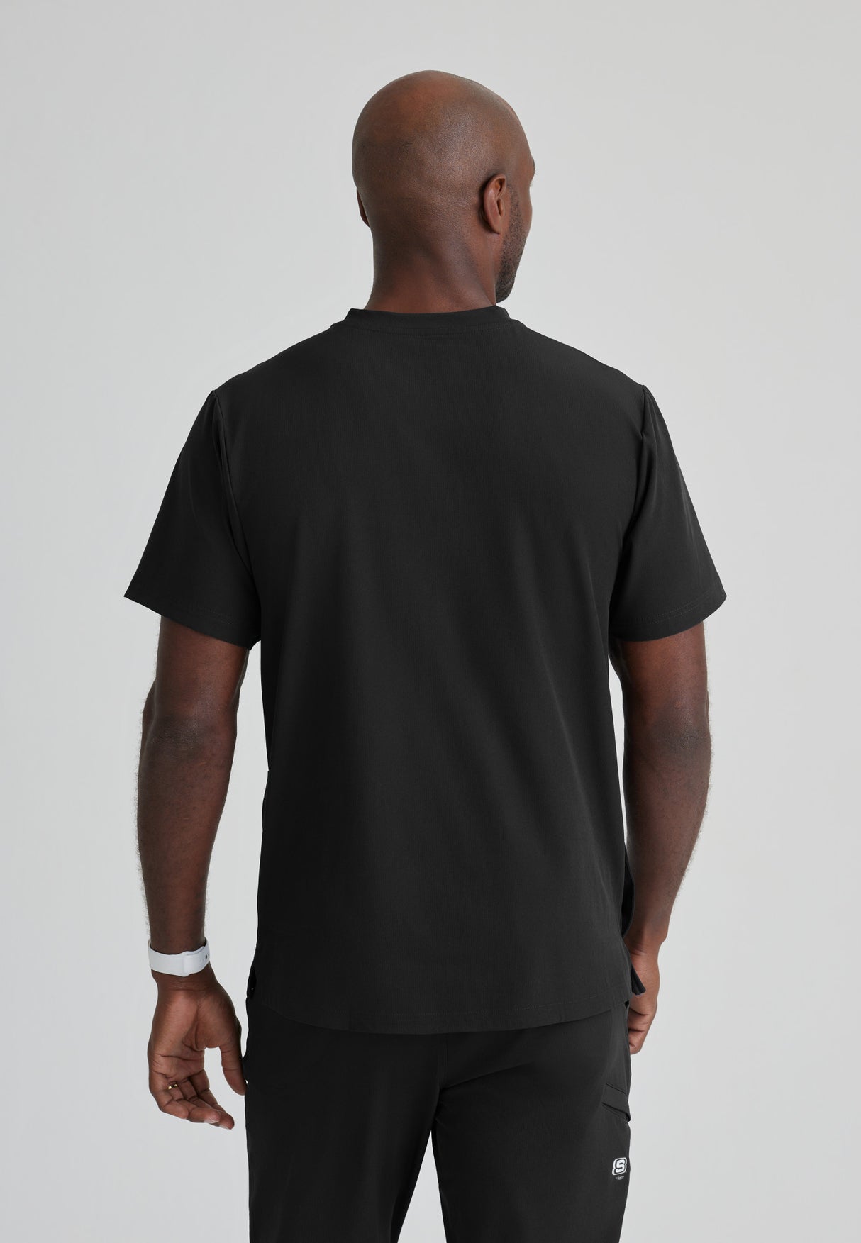 Skechers™ Vitality Men's 4-Pocket Crew Top