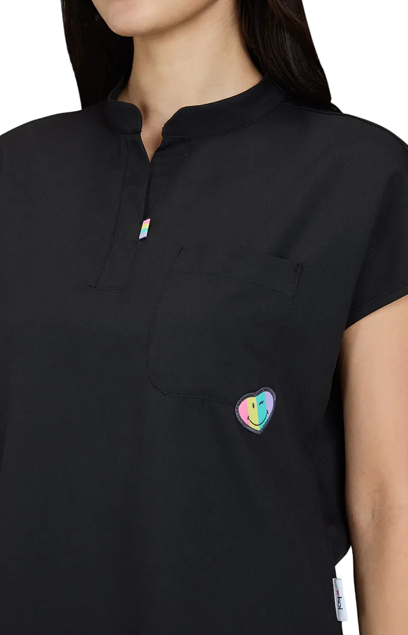 koi™ Hustle & Heart 2 Pocket Top
