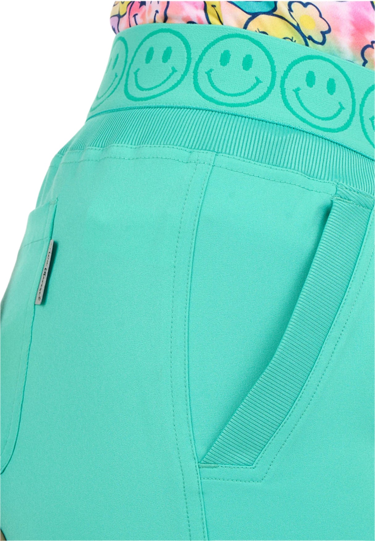 Zavaté Apparel Women's Bowen 2-Pocket Petite Smile Cargo Jogger Pant