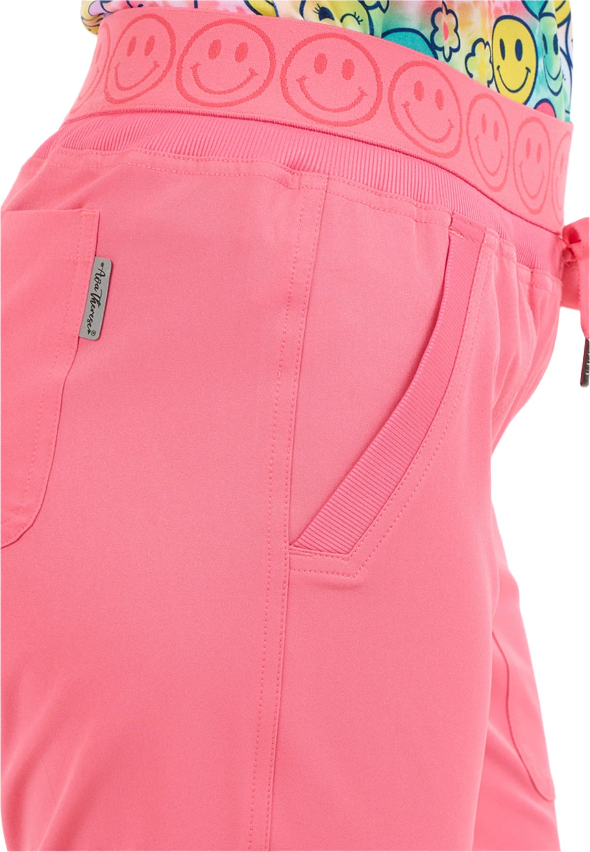 Zavaté Apparel Women's Bowen 2-Pocket Petite Smile Cargo Jogger Pant