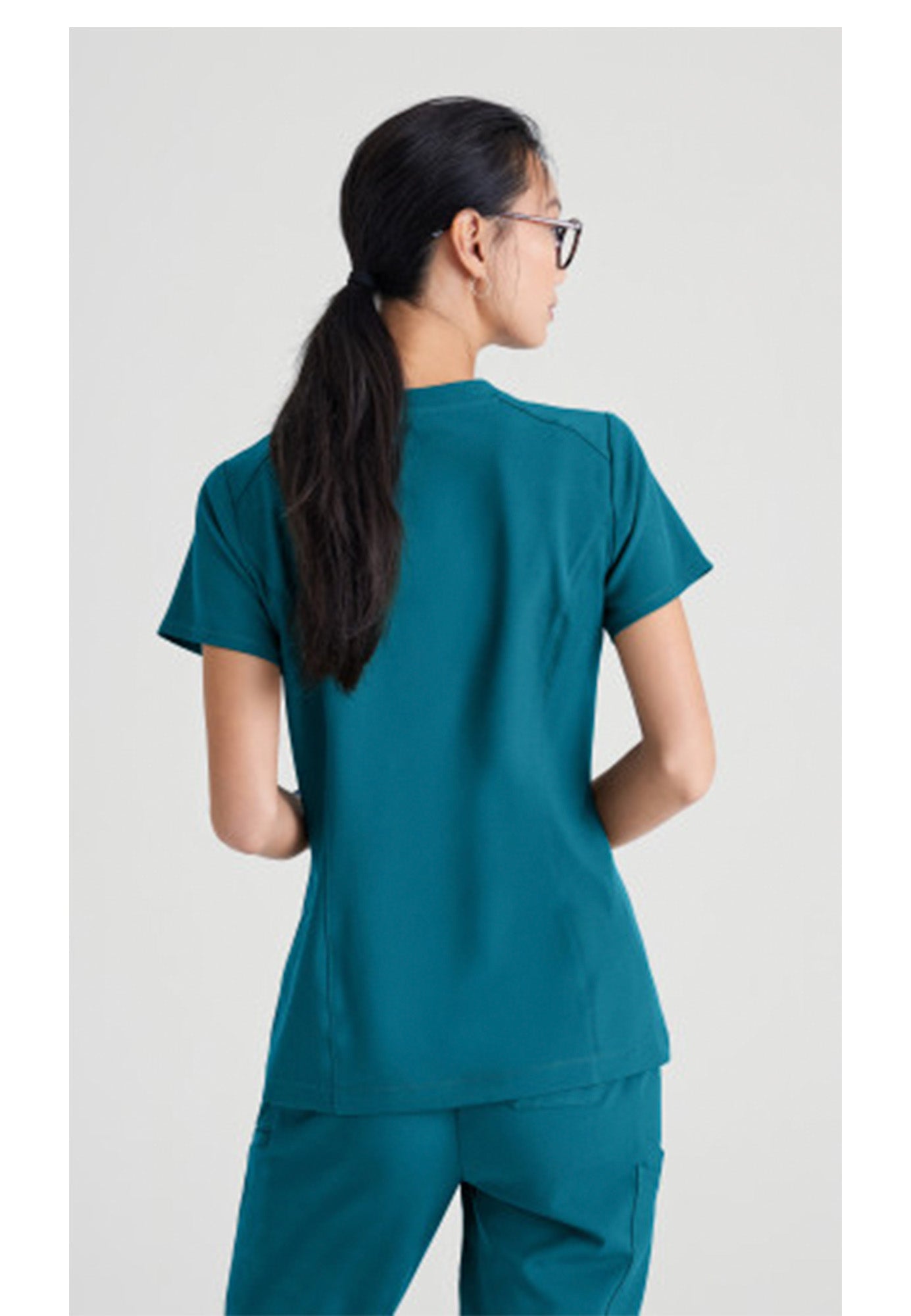 Grey's Anatomy™ Evolve Women's Sway 1-Pocket Banded V-Neck