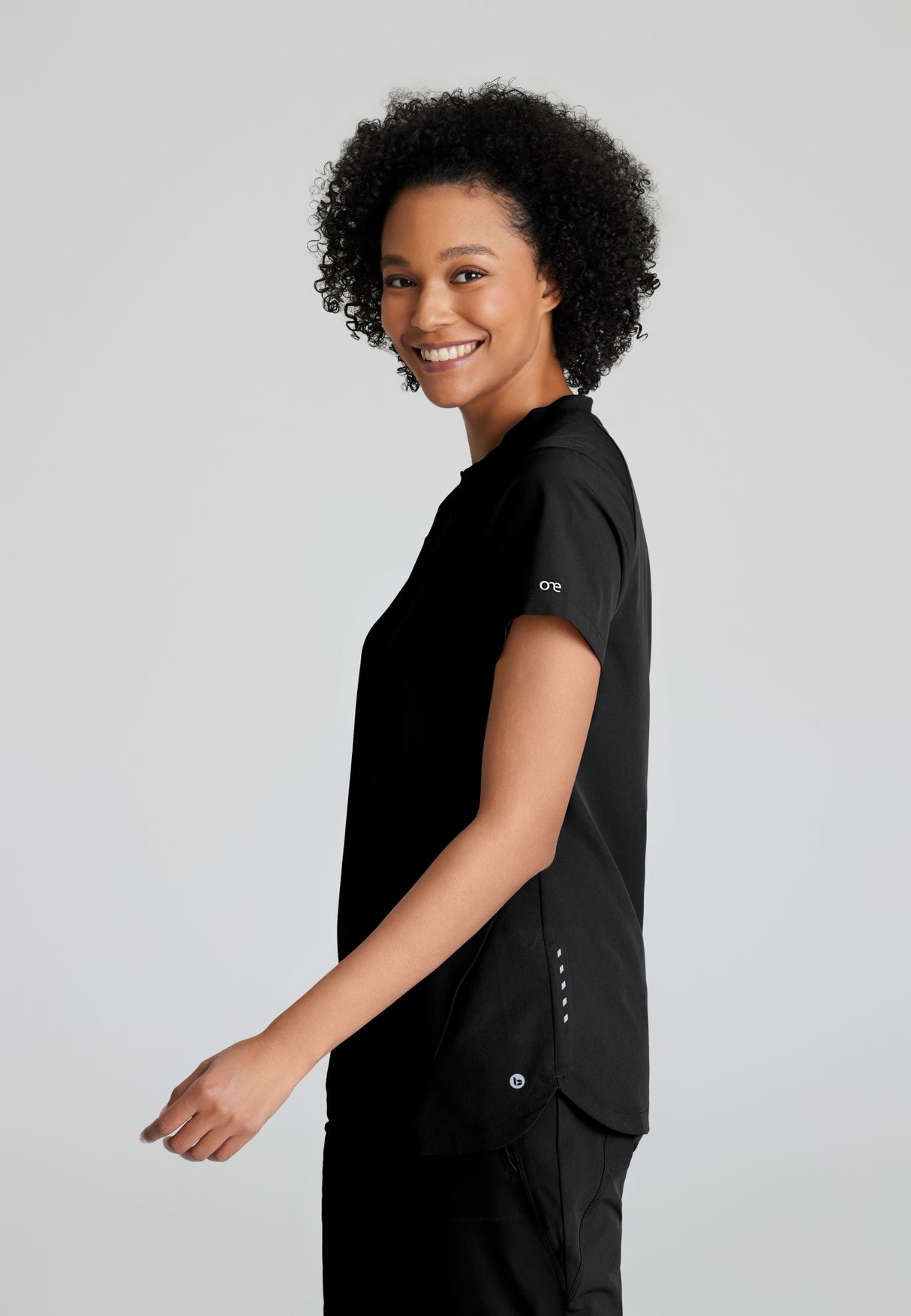 Barco One Women's Flux 2-Pocket Banded Zip Collar Top
