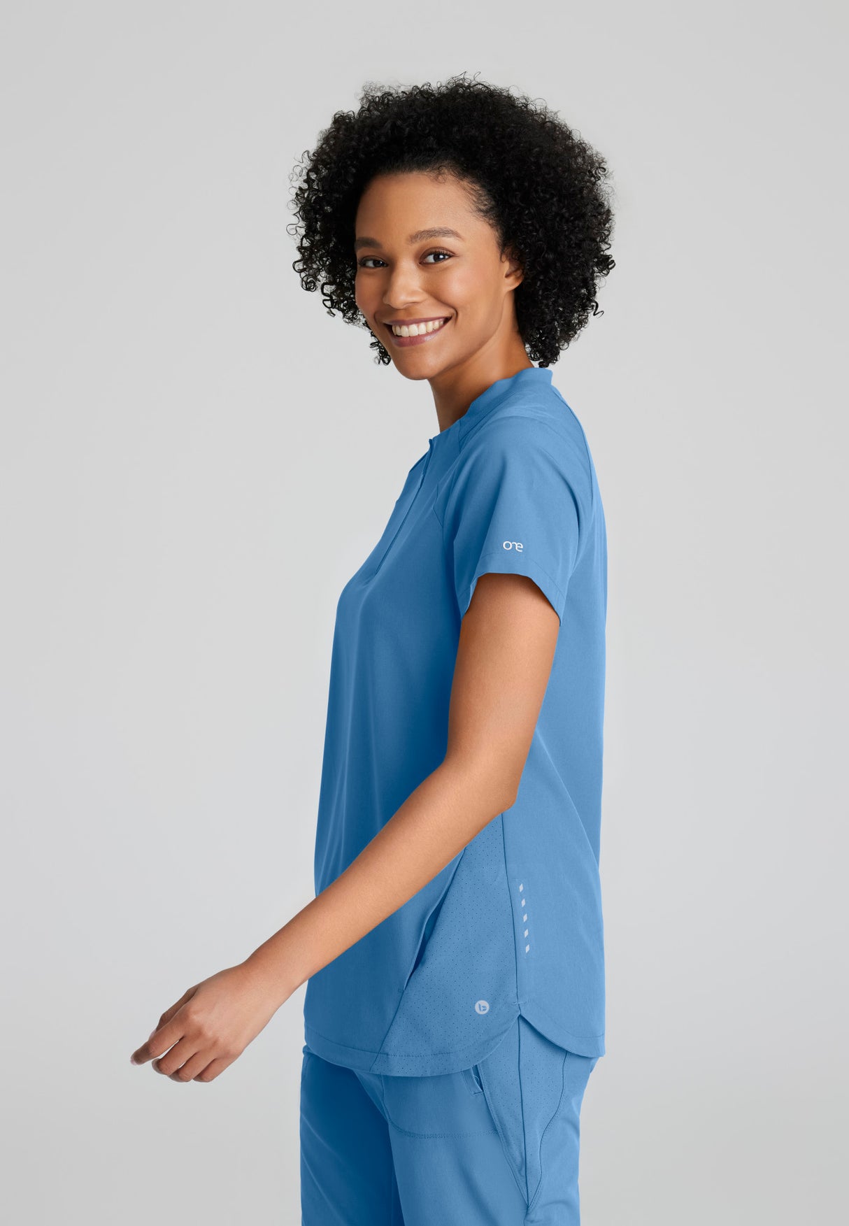 Barco One Women's Flux 2-Pocket Banded Zip Collar Top