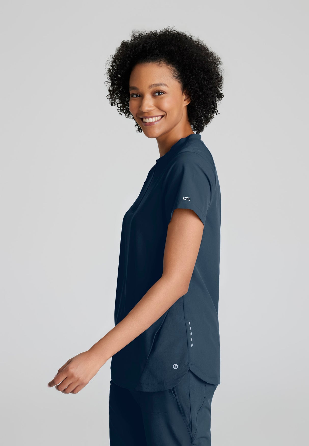 Barco One Women's Flux 2-Pocket Banded Zip Collar Top
