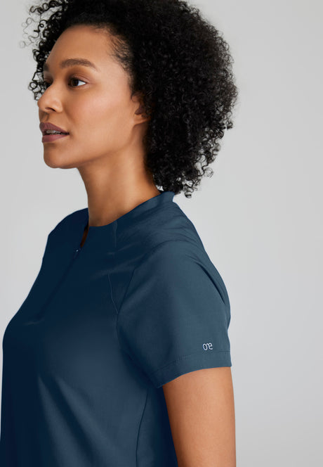 Barco One Women's Flux 2-Pocket Banded Zip Collar Top