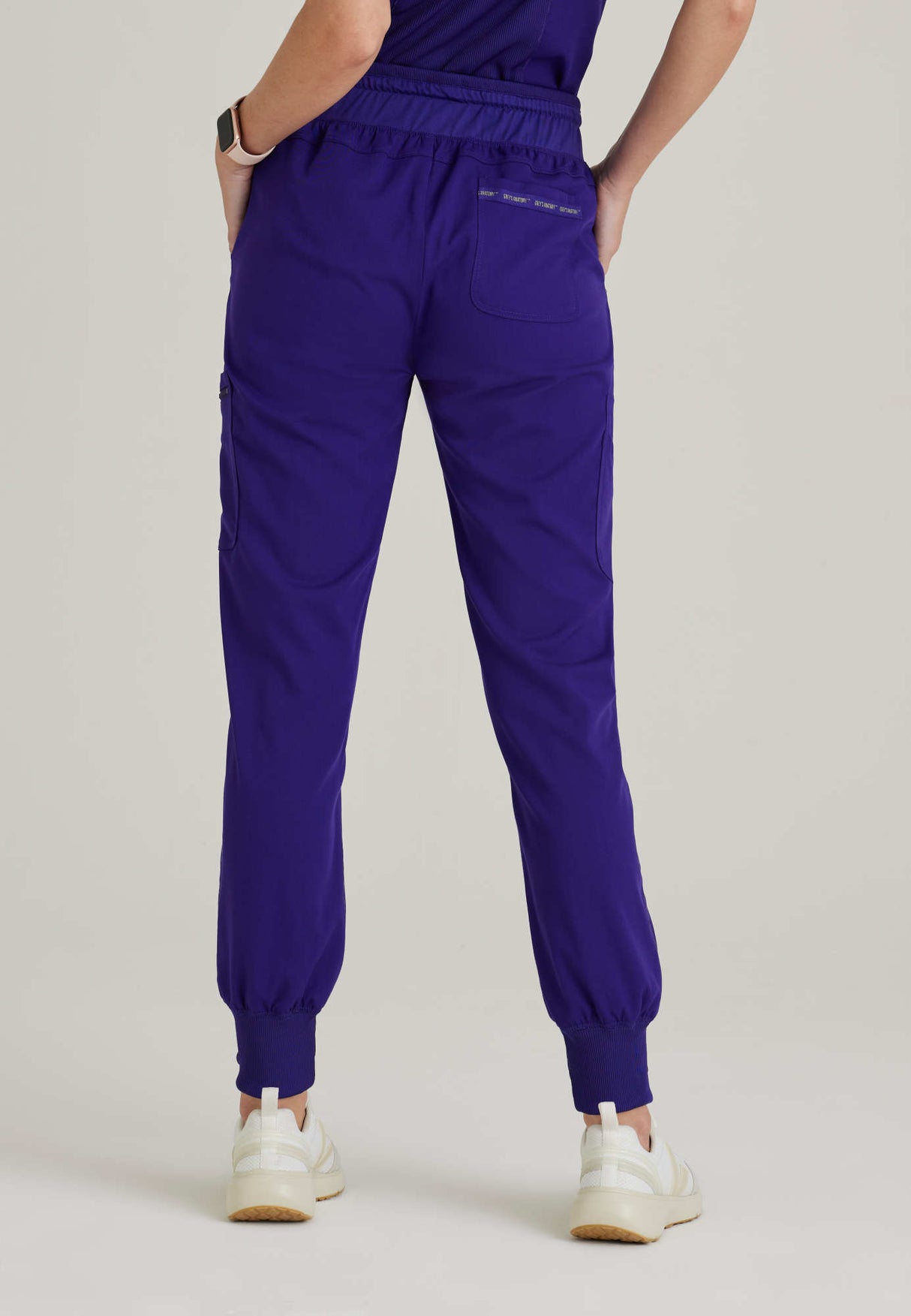 Grey's Anatomy™ Spandex Stretch Women's Carly 7-Pocket Mid-Rise Jogger Scrub Petite Pant