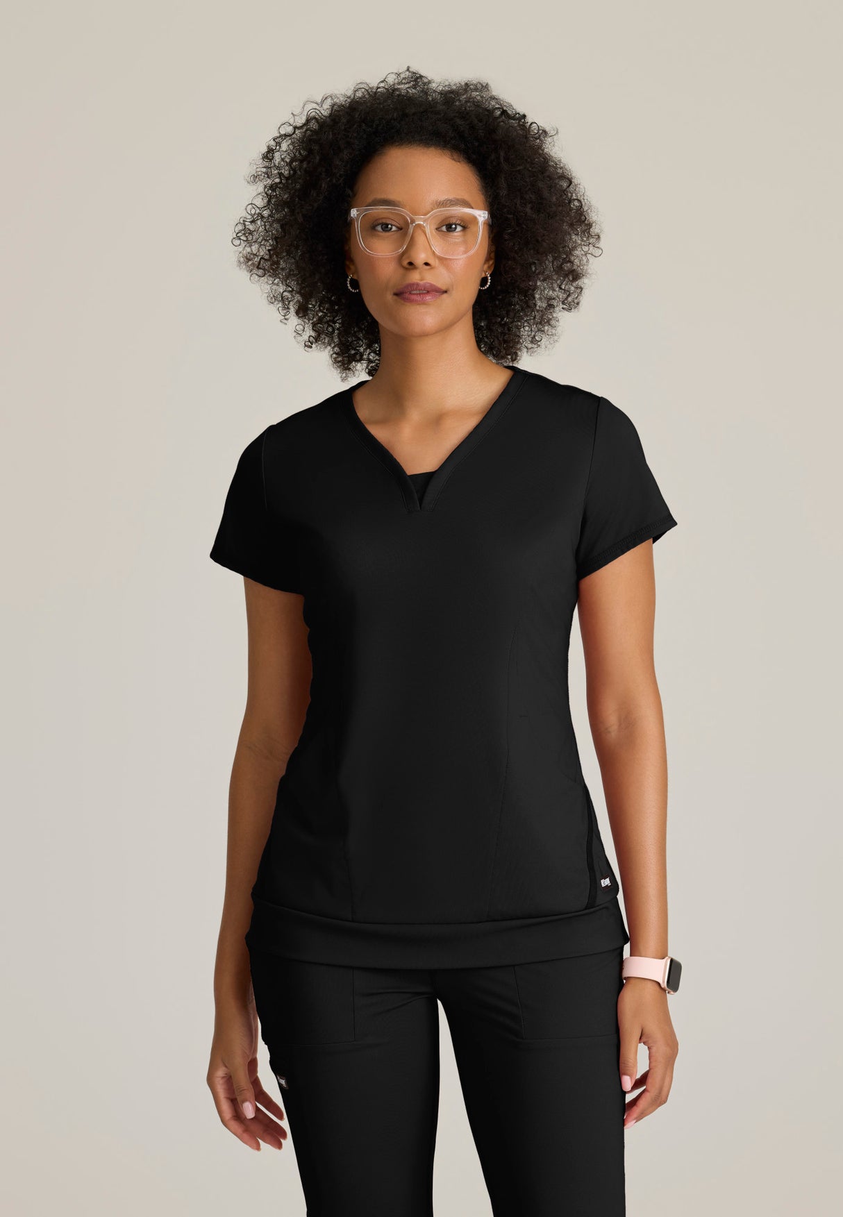 Women's Curved V-Neck Hidden-Seam Pocket Motivate Knit Top