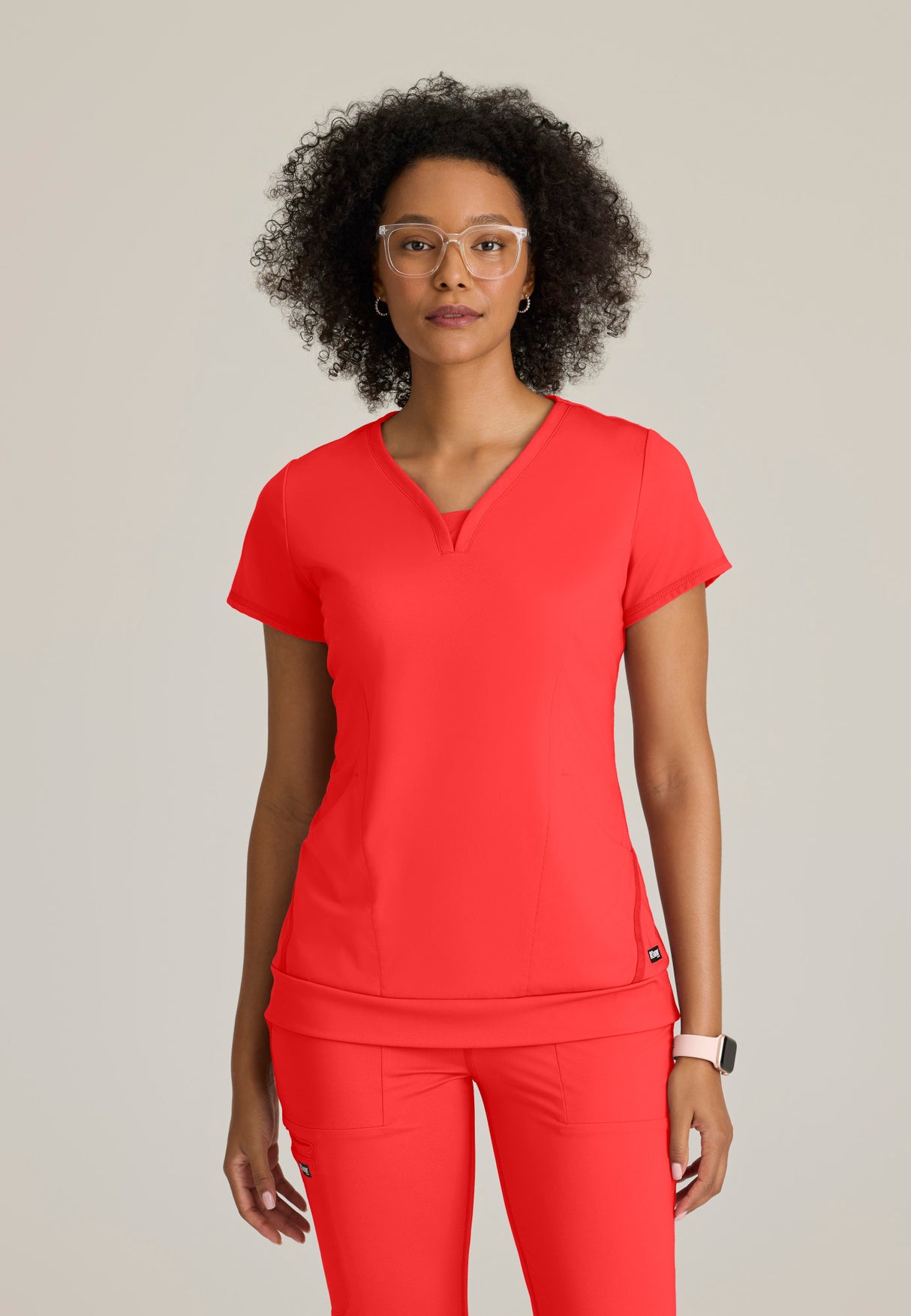 Women's Curved V-Neck Hidden-Seam Pocket Motivate Knit Top