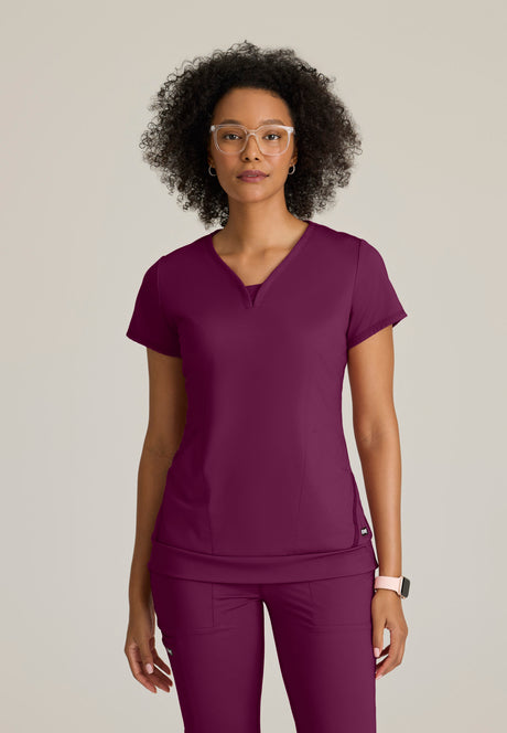 Women's Curved V-Neck Hidden-Seam Pocket Motivate Knit Top